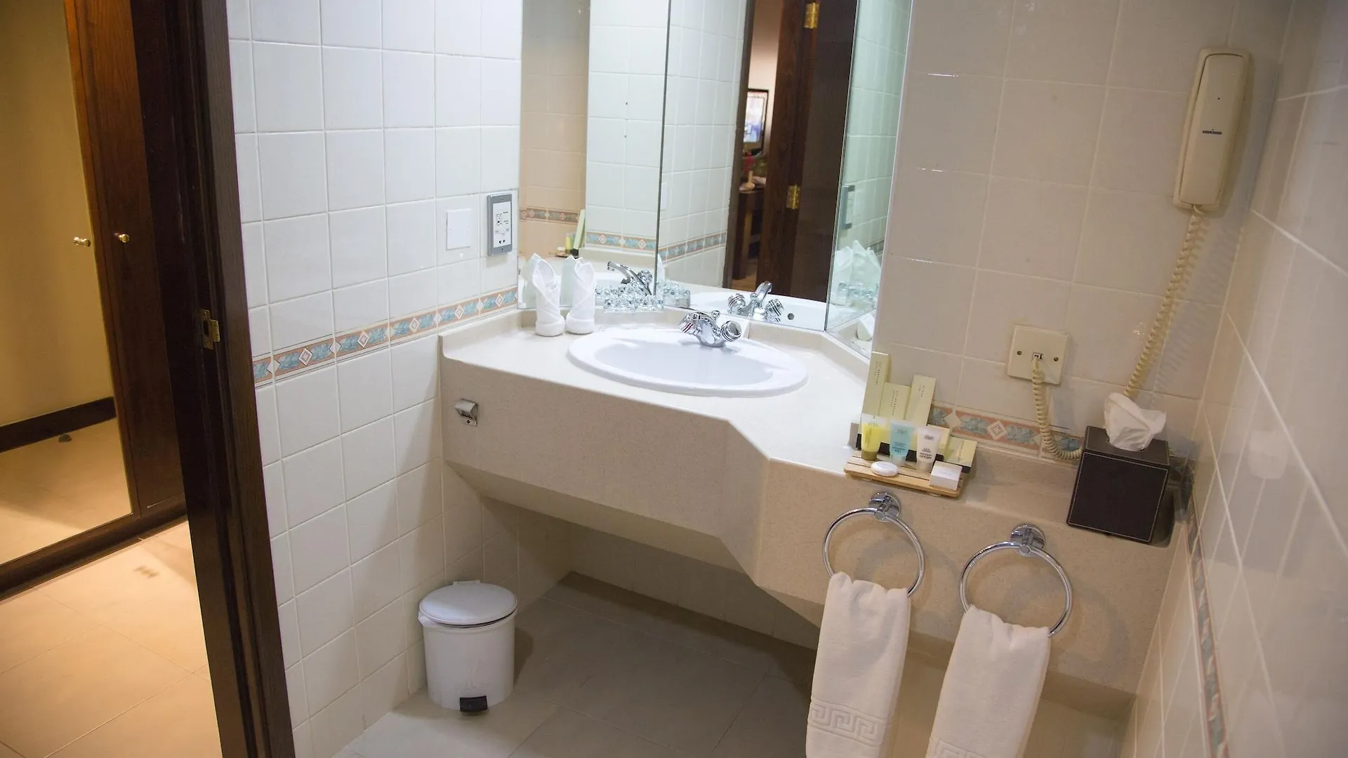 Avari Dubai Hotel