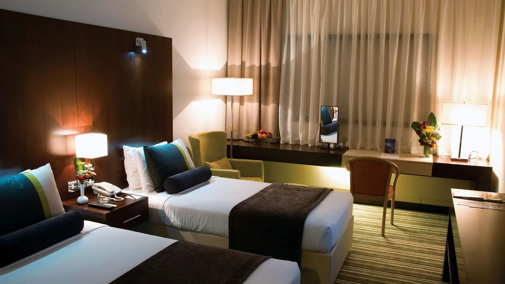 Avari Dubai Hotel 4*,